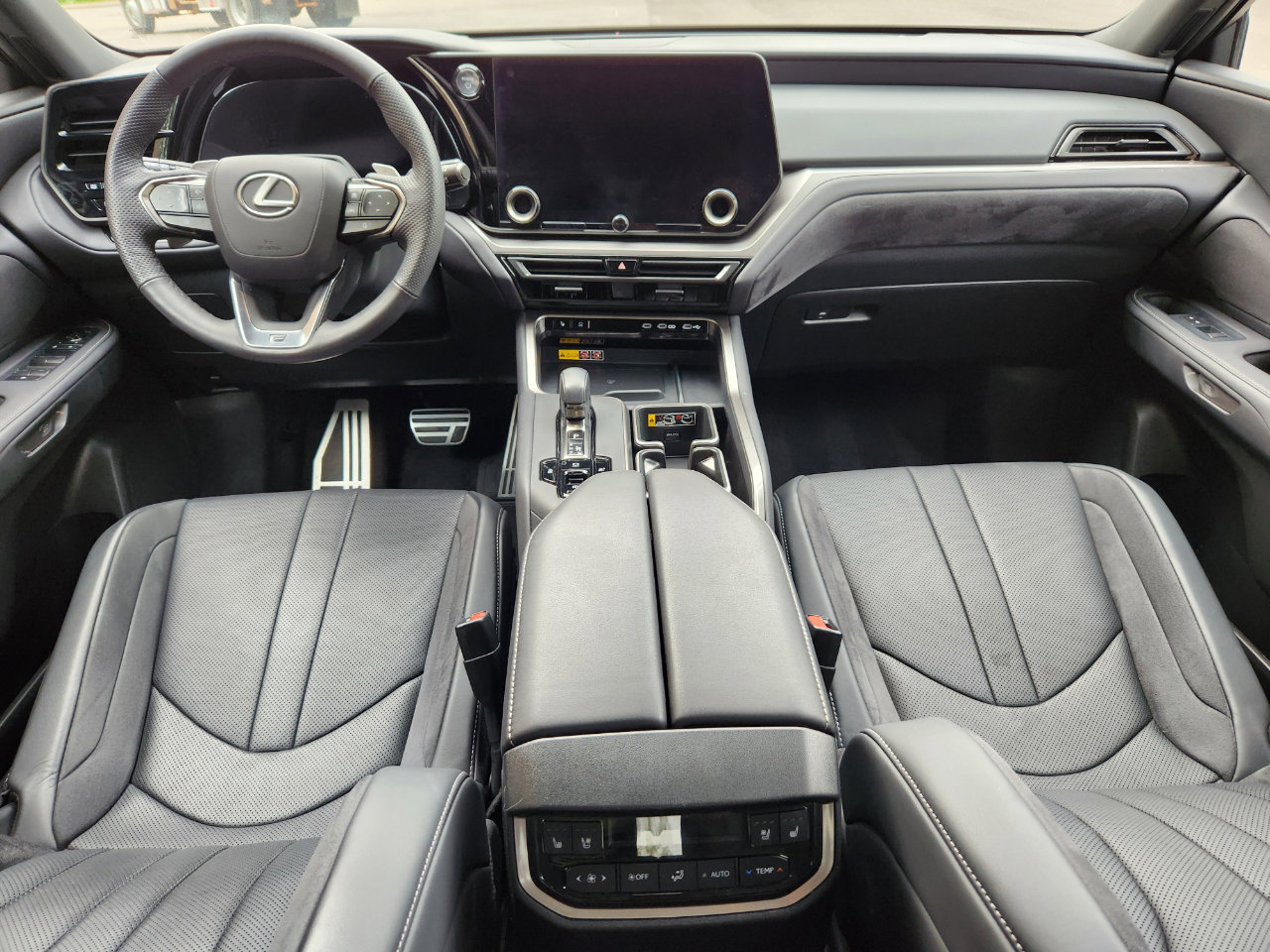 Used 2024 Lexus TX 500h AWD image 17