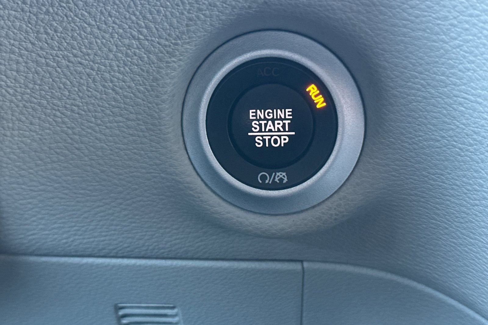 Used 2024 Chrysler Pacifica Select image 28