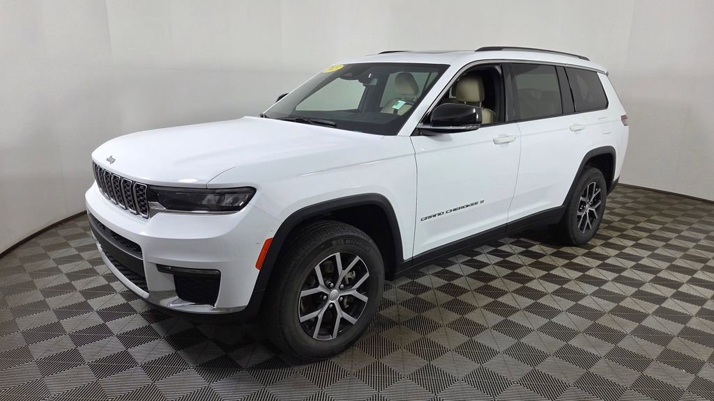 Used 2023 Jeep Grand Cherokee L Limited AWD/4WD image 9
