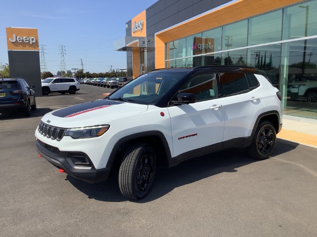Used 2024 Jeep Compass Trailhawk w/ Trailhawk Elite Group AWD/4WD image 5