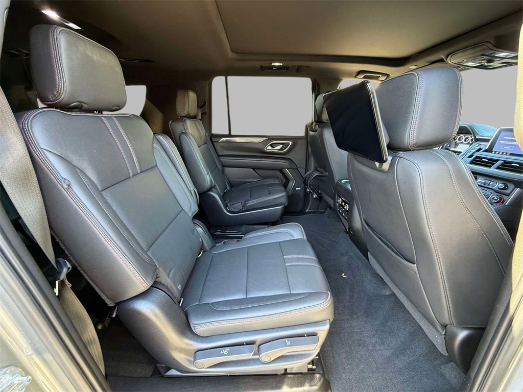 Used 2021 Chevrolet Suburban RST w/ Luxury Package image 16
