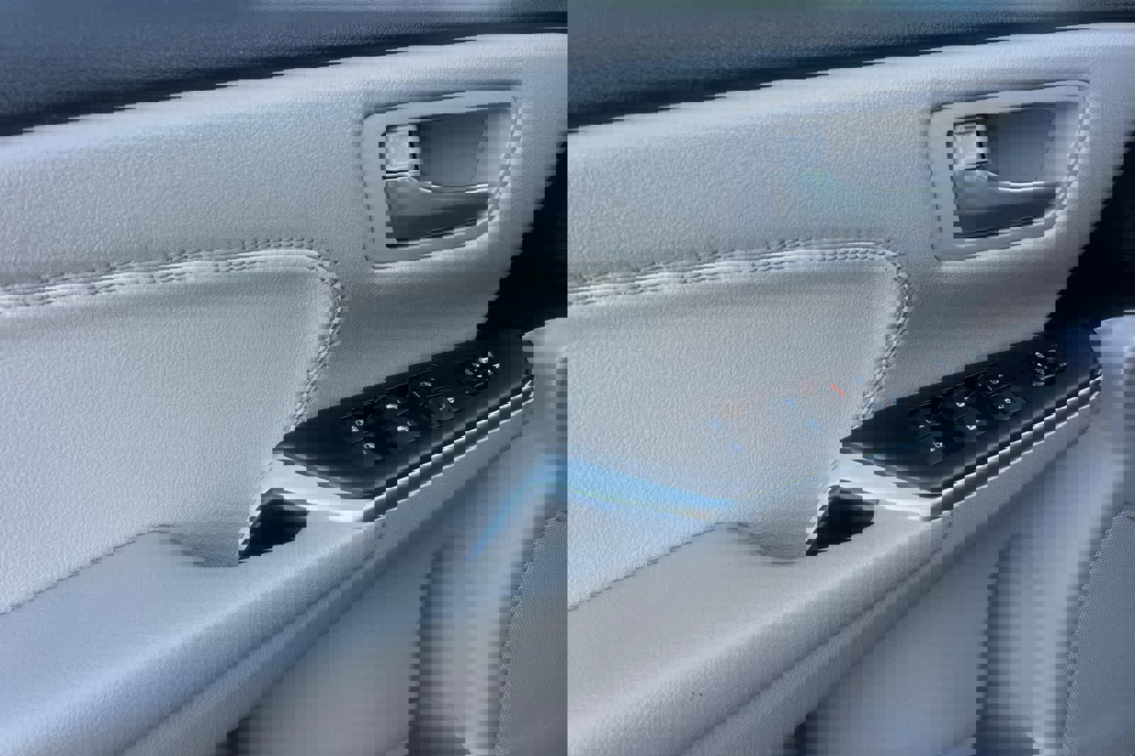 Used 2017 Toyota Camry XLE image 12