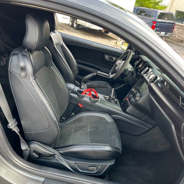 Used 2016 Ford Mustang Shelby GT350 w/ Technology Package RWD image 16