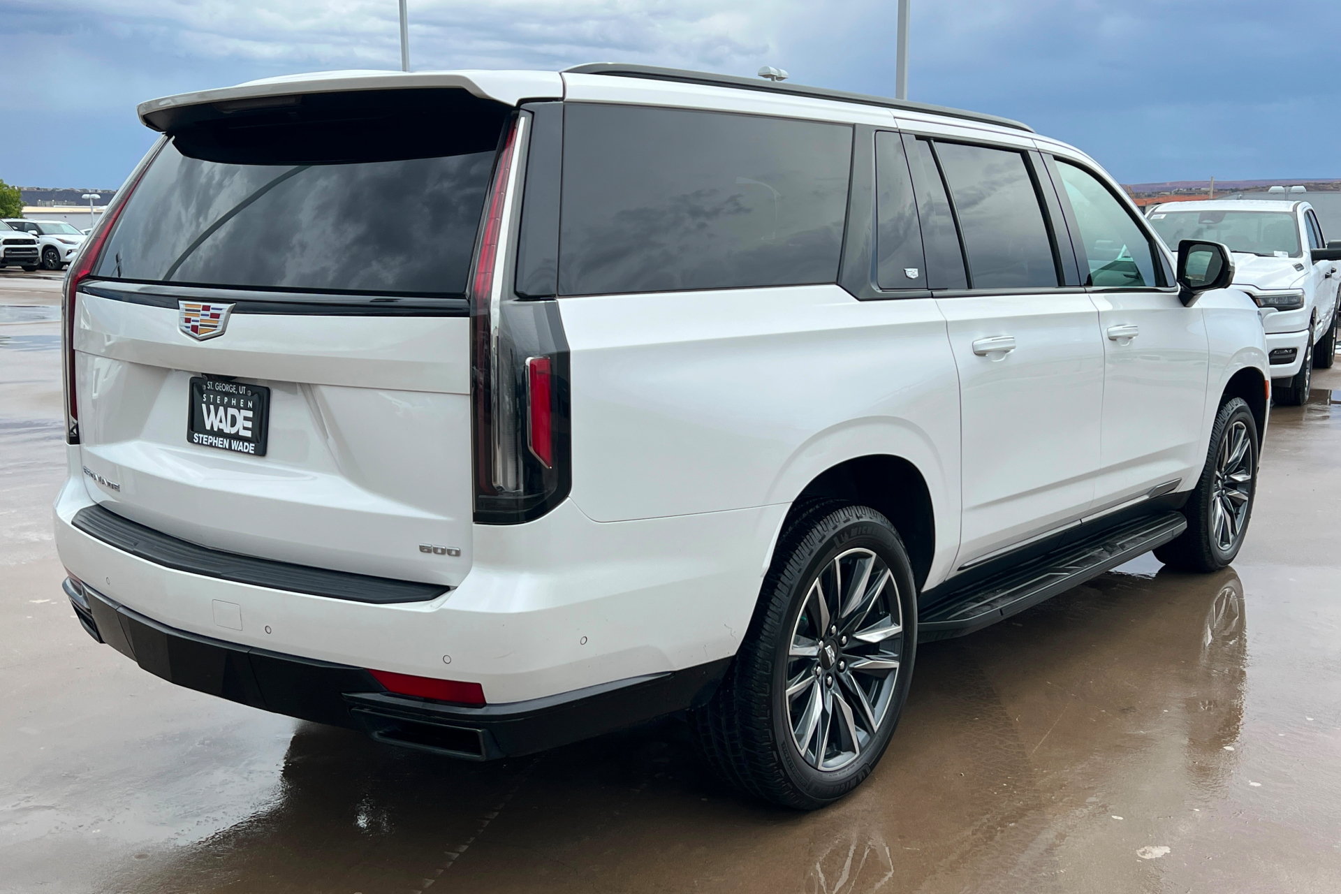 Used 2021 Cadillac Escalade ESV Sport w/ Driver Assist Tech Package AWD/4WD image 6