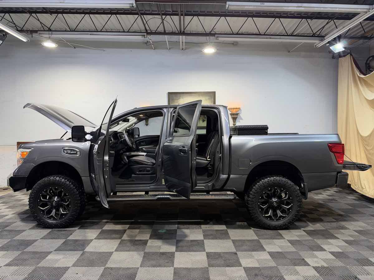 Used 2017 Nissan Titan SV AWD/4WD image 12