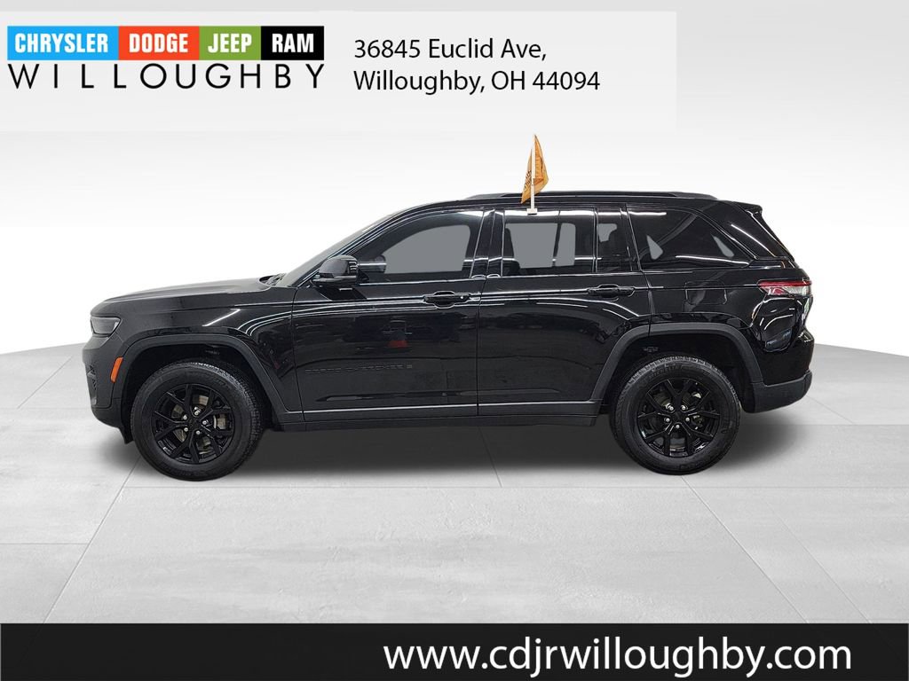 Certified 2025 Jeep Grand Cherokee Altitude AWD/4WD image 5