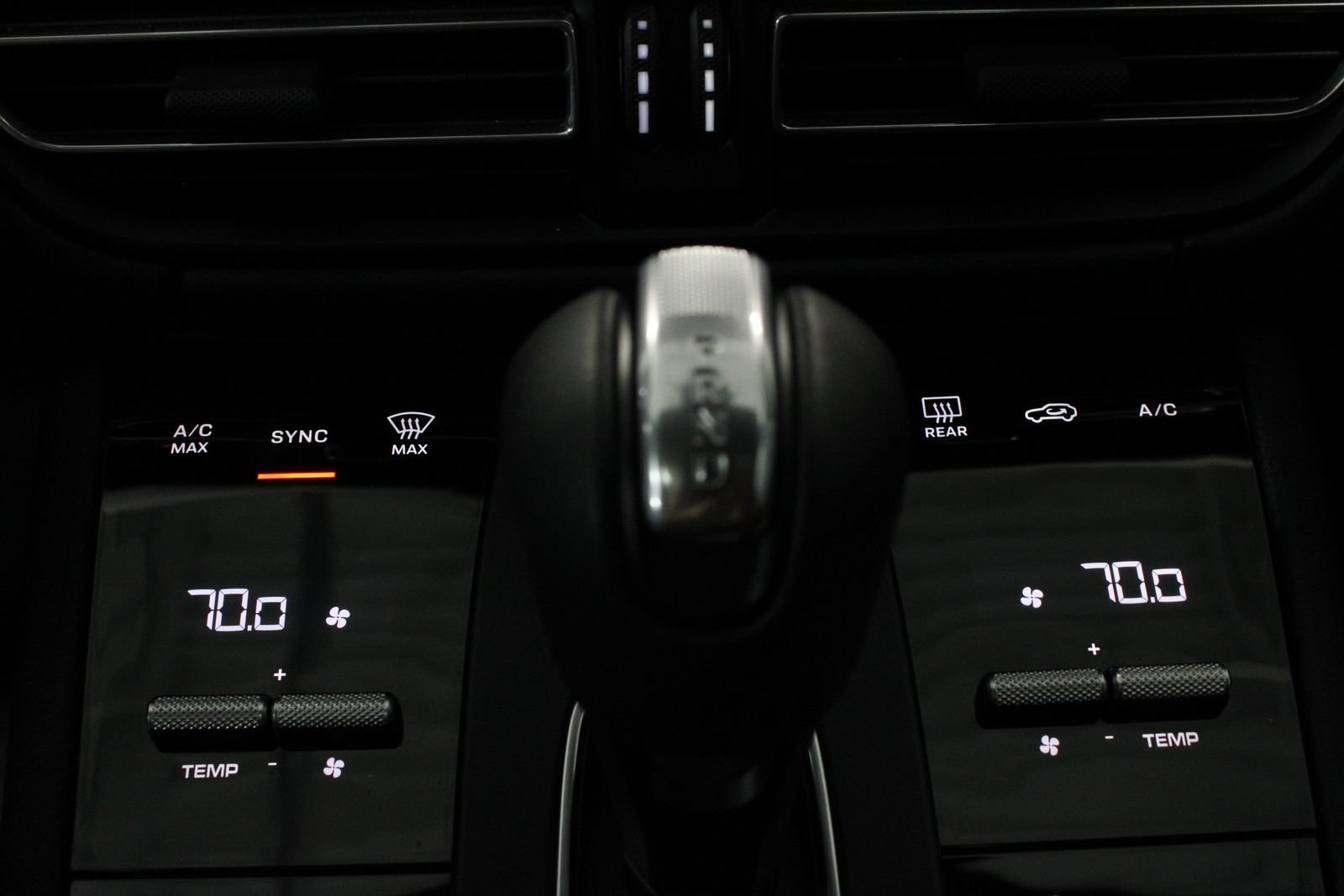 Certified 2025 Porsche Macan AWD/4WD image 28
