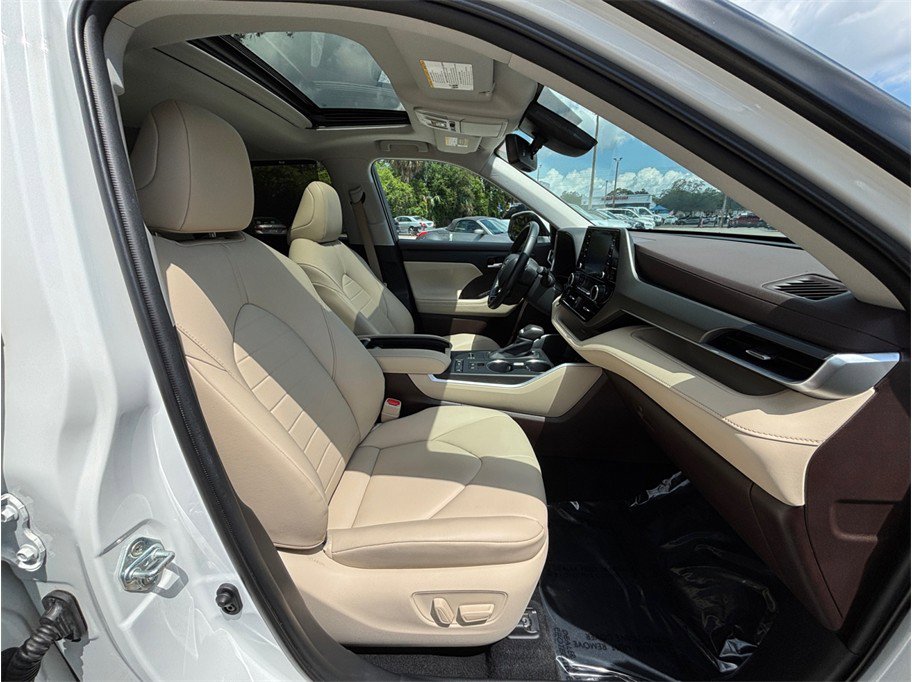 Used 2020 Toyota Highlander XLE FWD image 42