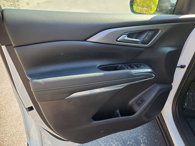 Certified 2025 Chevrolet Traverse LT FWD image 9