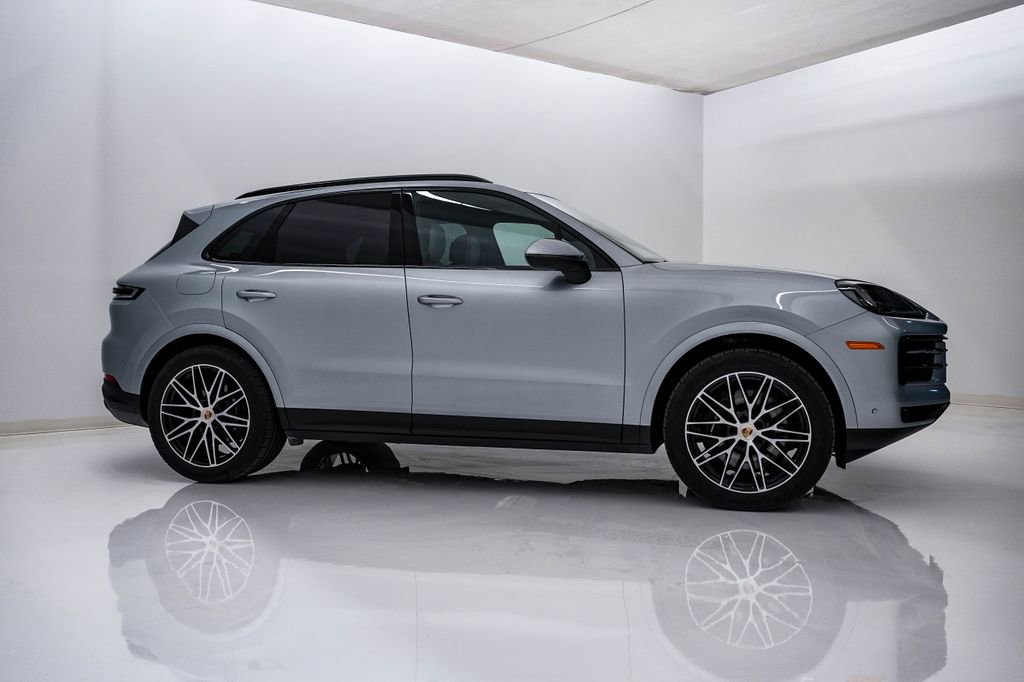 Certified 2025 Porsche Cayenne image 9