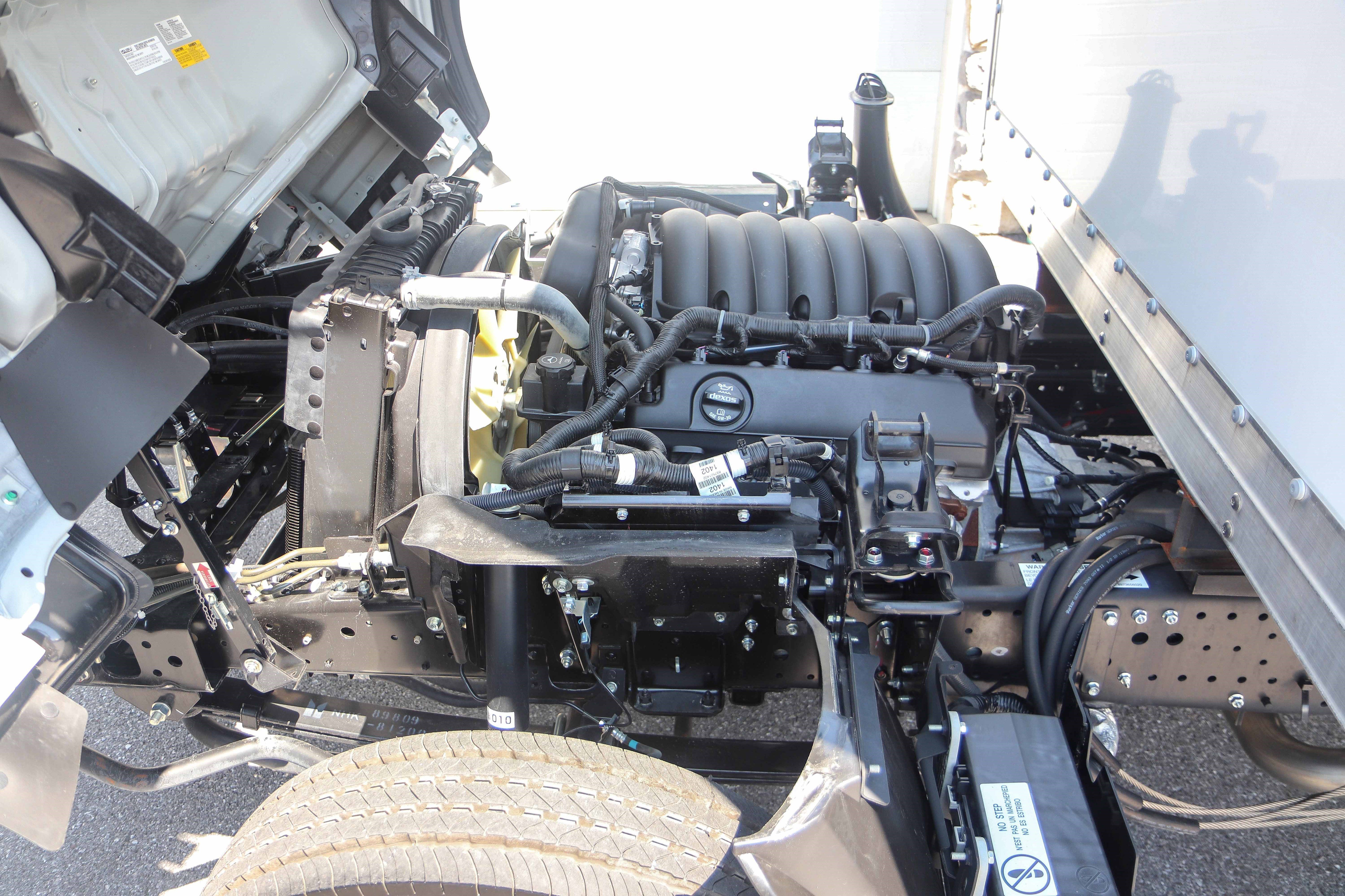 Used 2024 Isuzu NPR image 27