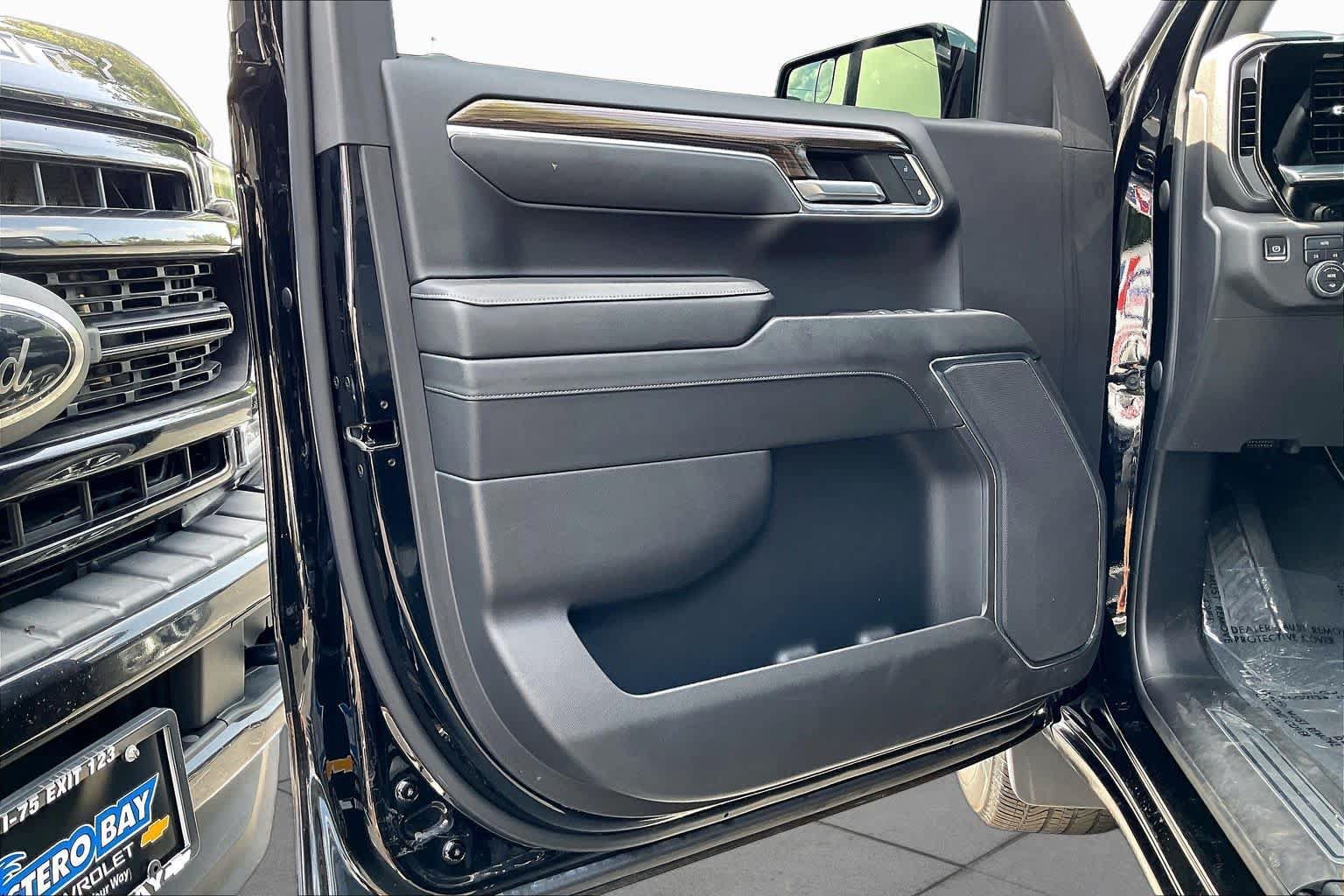 Used 2023 Chevrolet Silverado 1500 LT AWD/4WD image 22