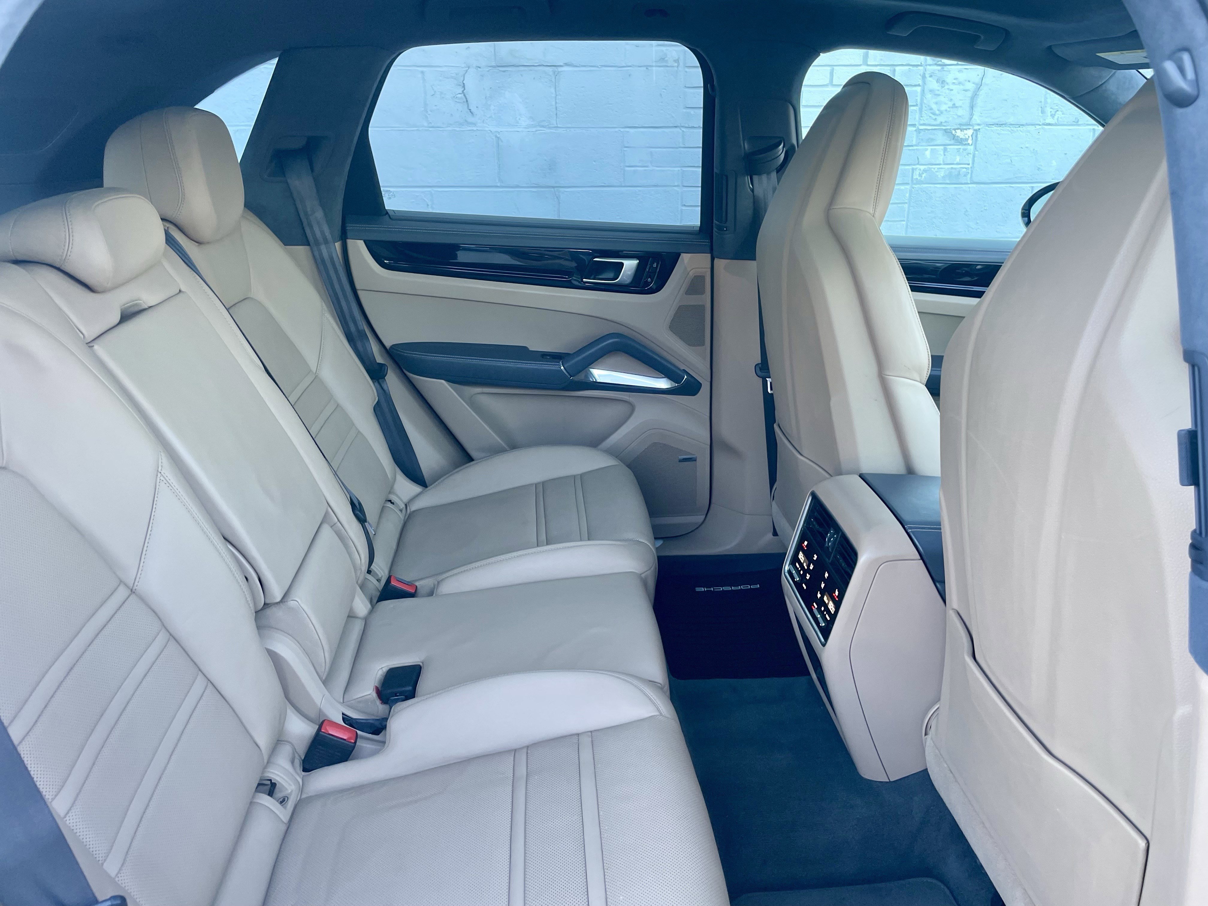 Used 2021 Porsche Cayenne Turbo image 31