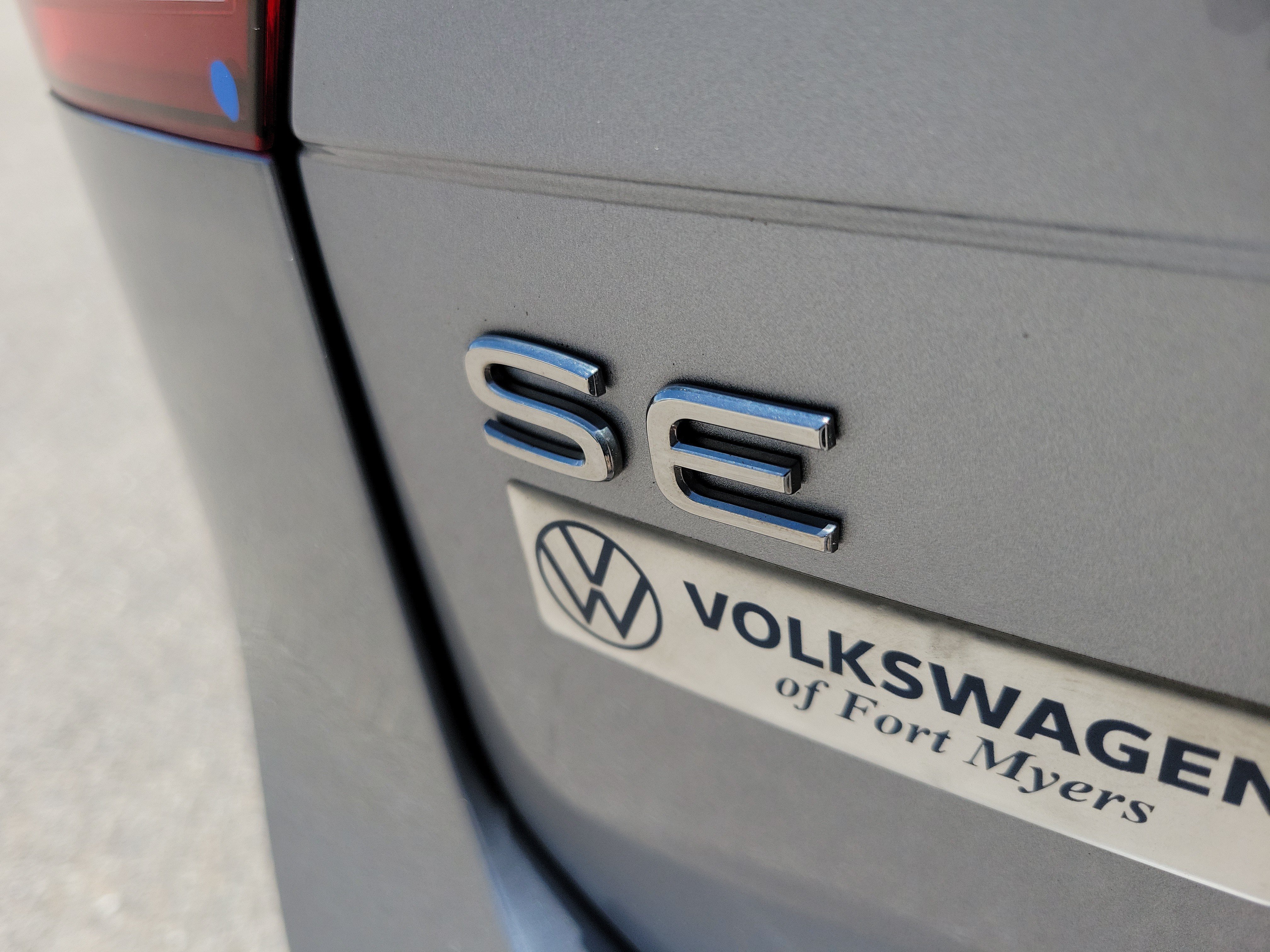 Used 2024 Volkswagen Tiguan SE FWD image 8
