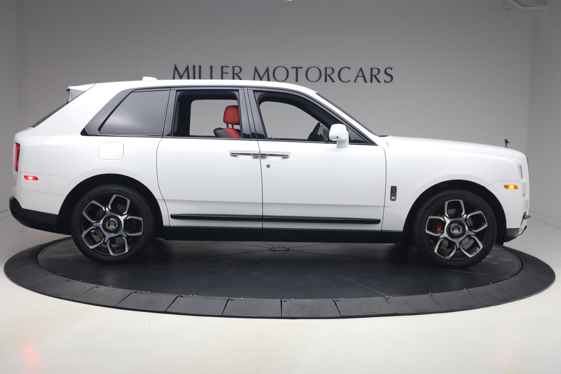 Certified 2021 Rolls-Royce Cullinan Black Badge AWD/4WD image 10