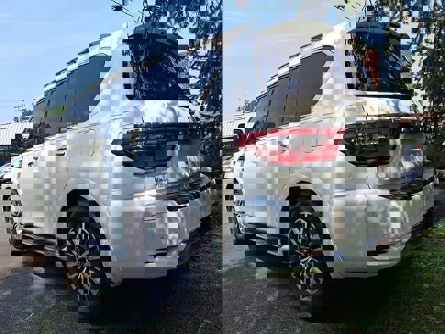 Used 2021 Nissan Armada SL w/ Captain's Chairs Package image 3