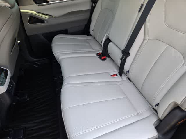 Used 2027 INFINITI QX60 Luxe w/ Cargo Package FWD image 13