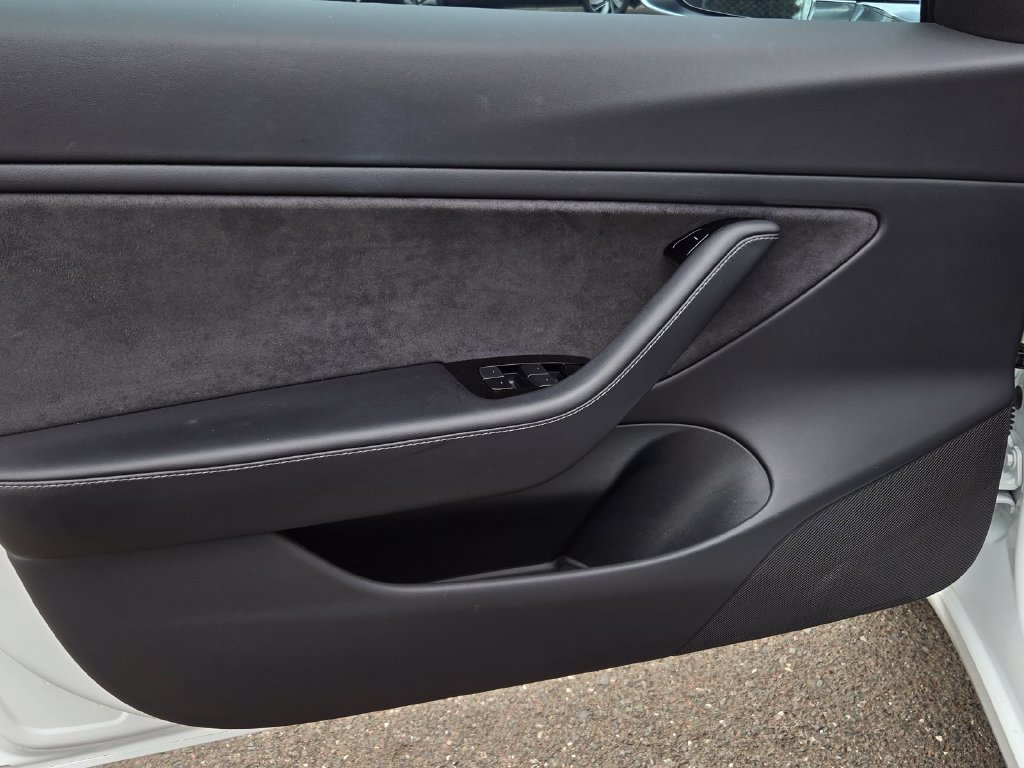 Used 2018 Tesla Model 3 Long Range RWD image 11