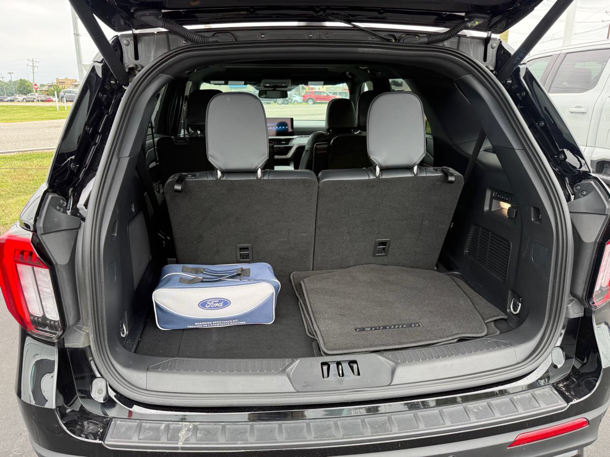 Used 2025 Ford Explorer ST w/ Sun And Sound Package AWD/4WD image 13