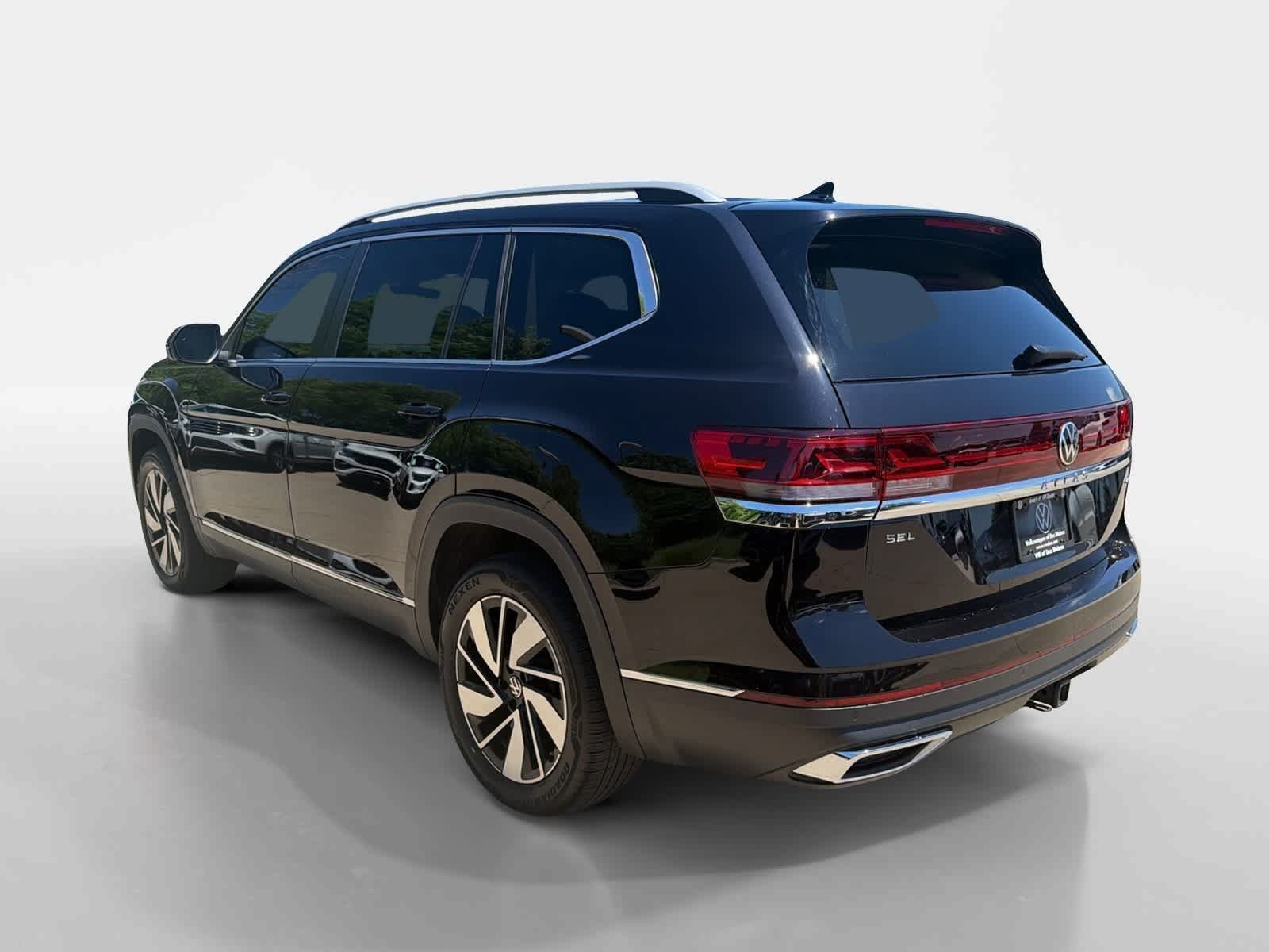 Used 2025 Volkswagen Atlas SEL AWD/4WD image 4