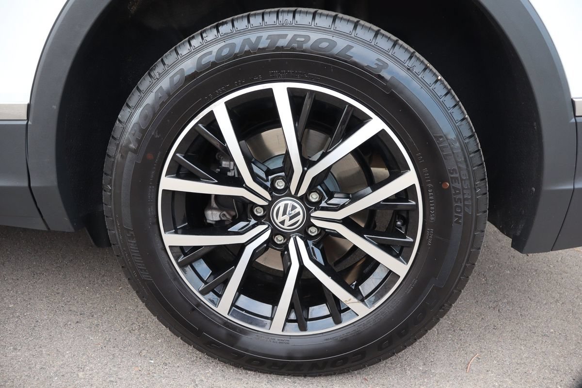 Used 2021 Volkswagen Tiguan SE AWD/4WD image 42