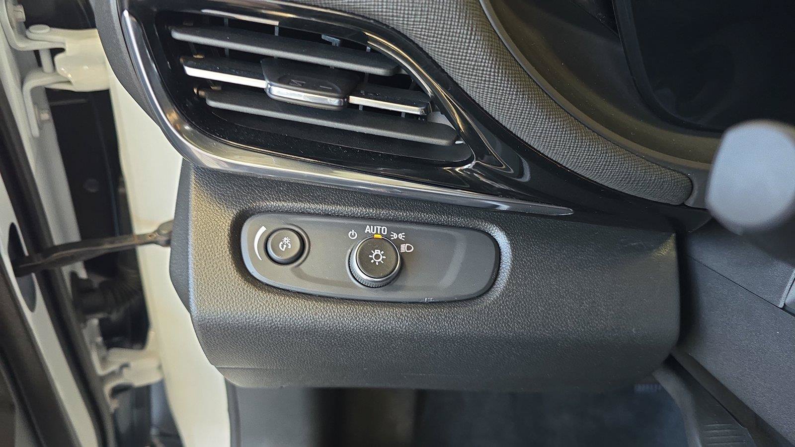 Used 2024 Buick Envista Sport Touring w/ Convenience I Package FWD image 25