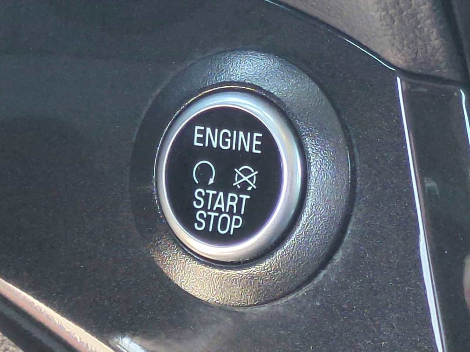 Used 2018 Ford Escape Titanium w/ Ford Safe & Smart Package FWD image 17