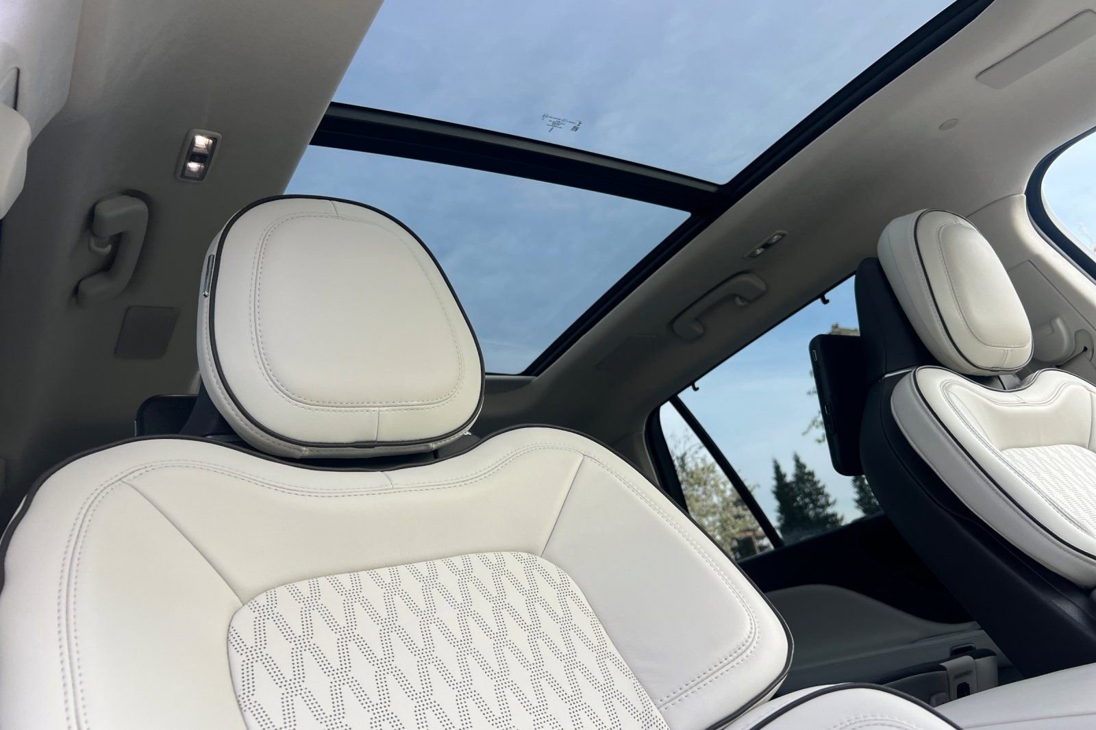 Certified 2023 Lincoln Aviator Black Label Grand Touring w/ Class IV Trailer Tow Package image 18