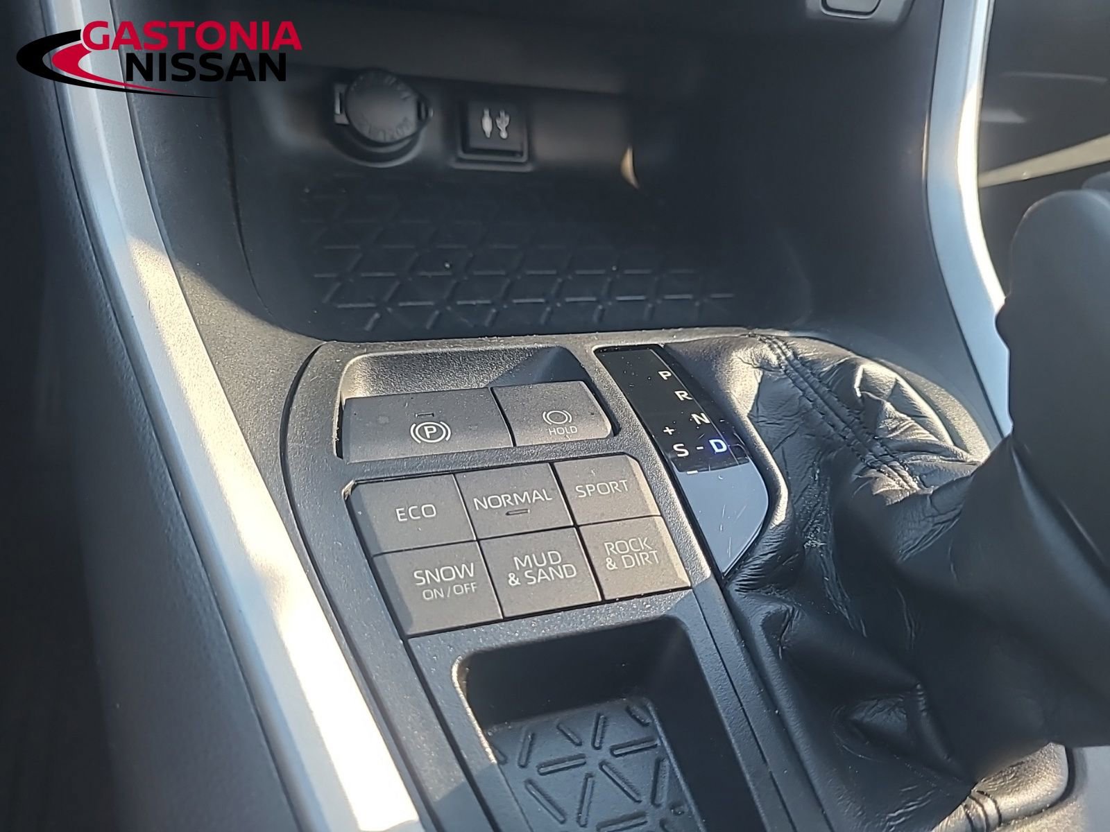 Used 2019 Toyota RAV4 XLE w/ Phone Cable & Charge Package image 40