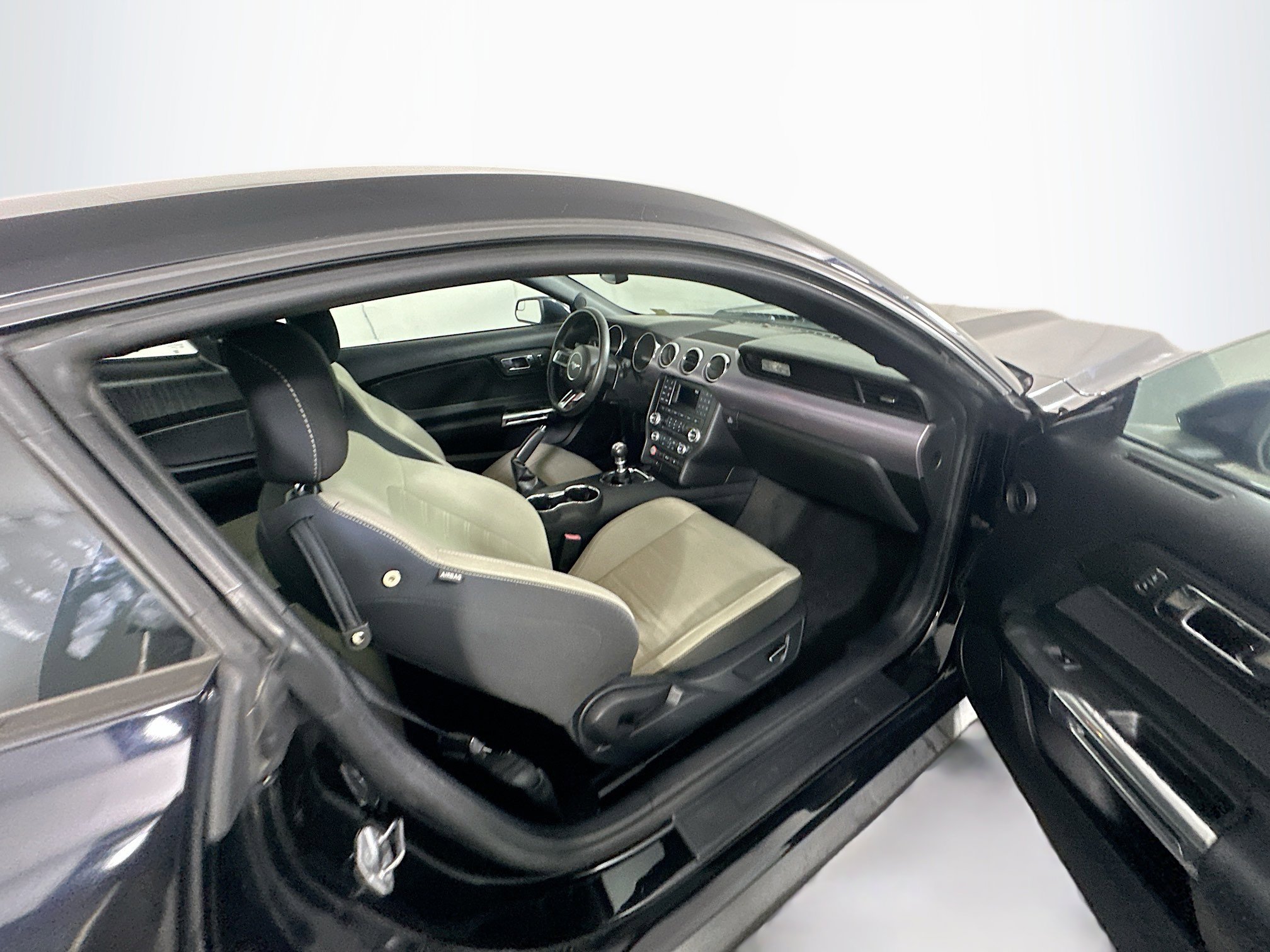 Used 2016 Ford Mustang Coupe image 27