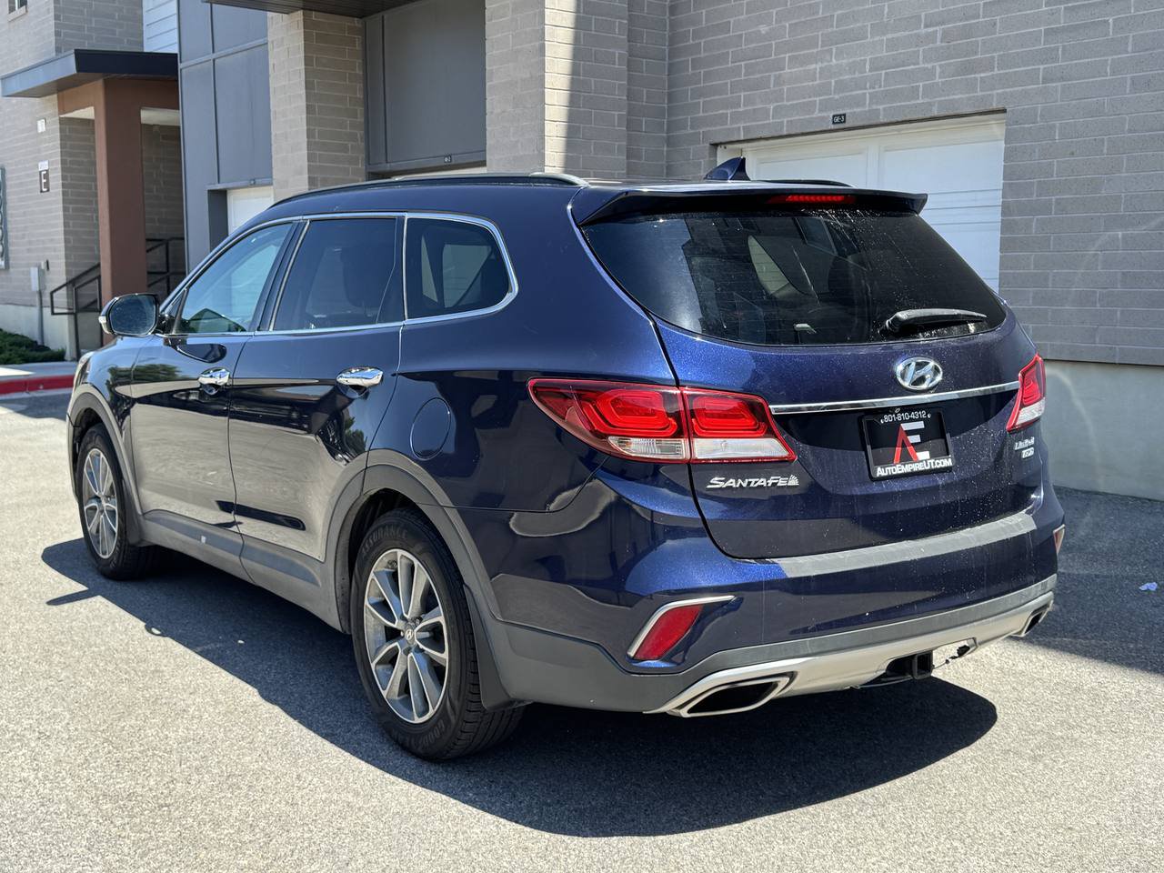 Used 2017 Hyundai Santa Fe Limited w/ Cargo Package AWD/4WD image 3