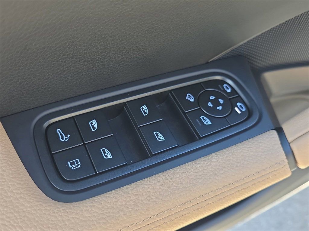 Certified 2025 Porsche Cayenne E-Hybrid image 25