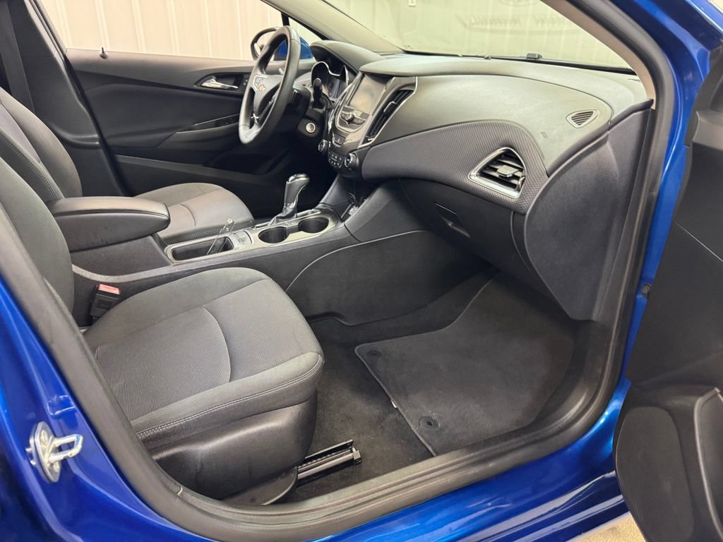 Used 2017 Chevrolet Cruze LT FWD image 29