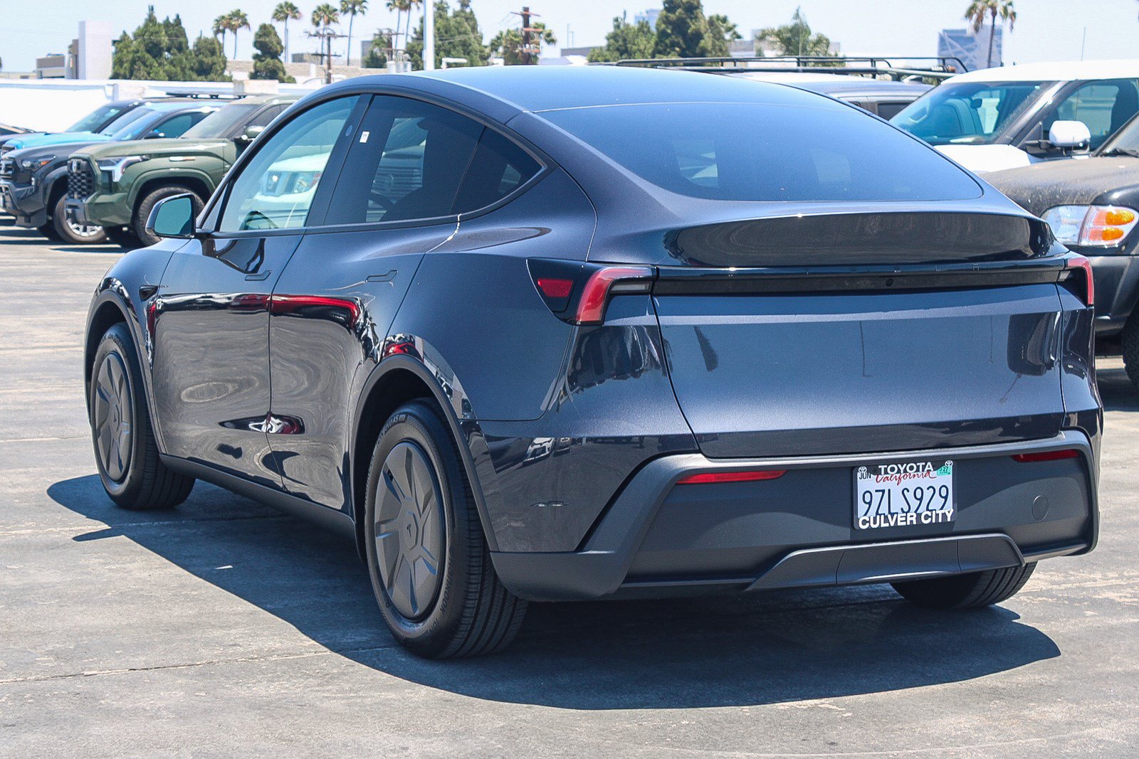 Used 2026 Tesla Model Y 2WD image 7
