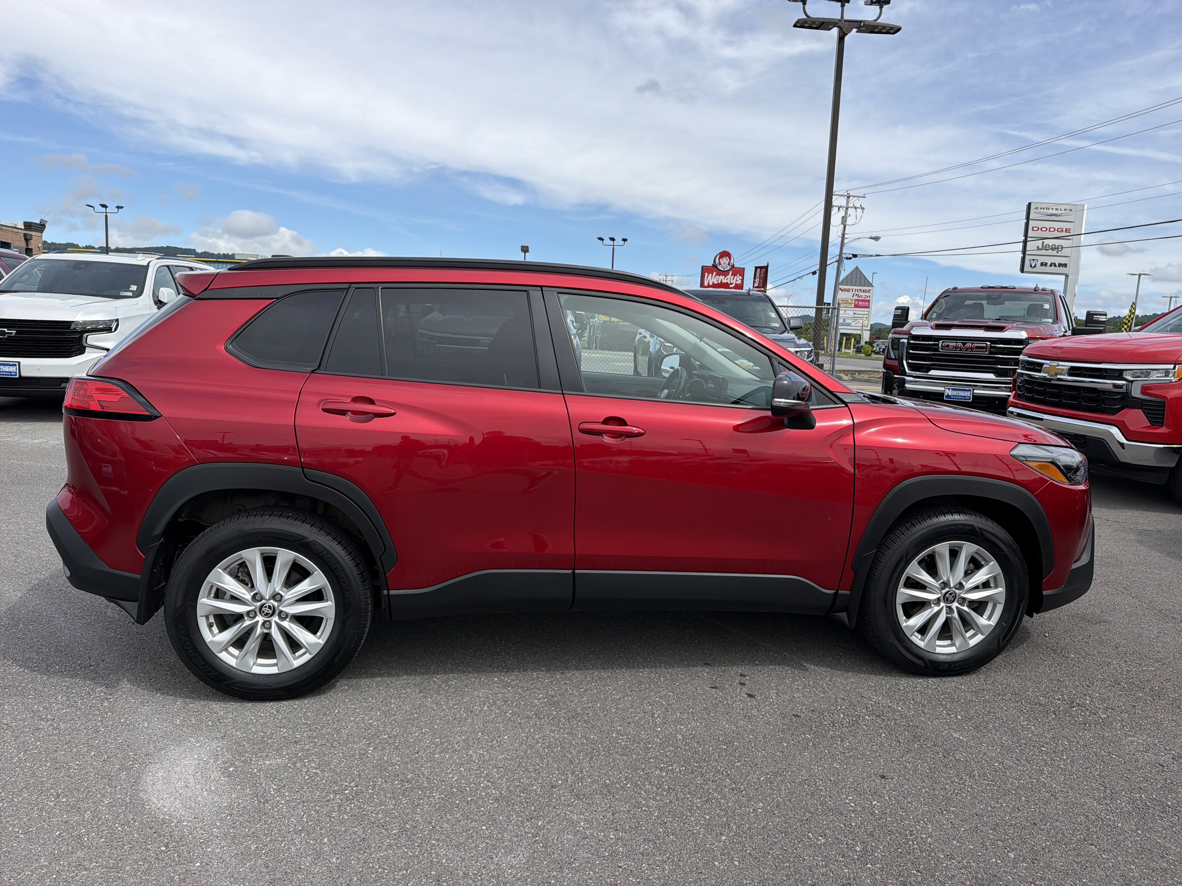 Used 2025 Toyota Corolla Cross LE w/ Moonroof Package AWD/4WD image 5