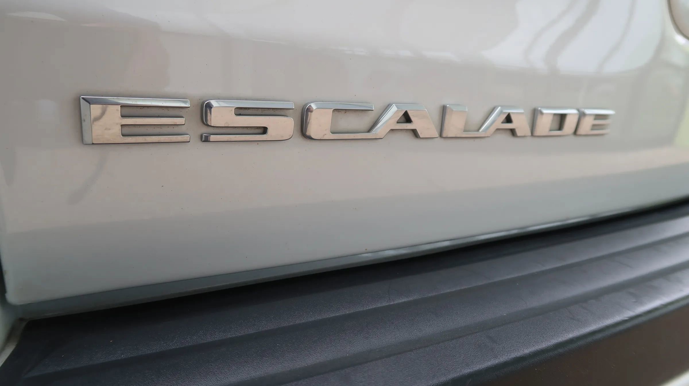 Used 2018 Cadillac Escalade Premium Luxury AWD/4WD image 55