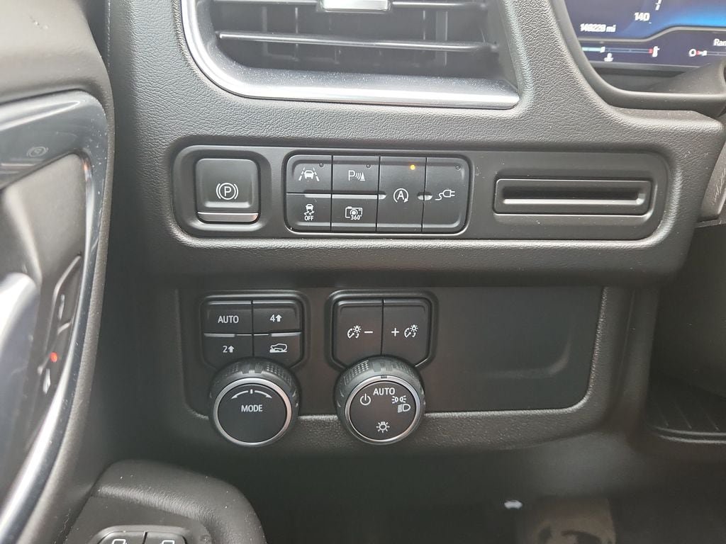 Used 2022 Chevrolet Suburban RST w/ Sport Performance Package AWD/4WD image 28