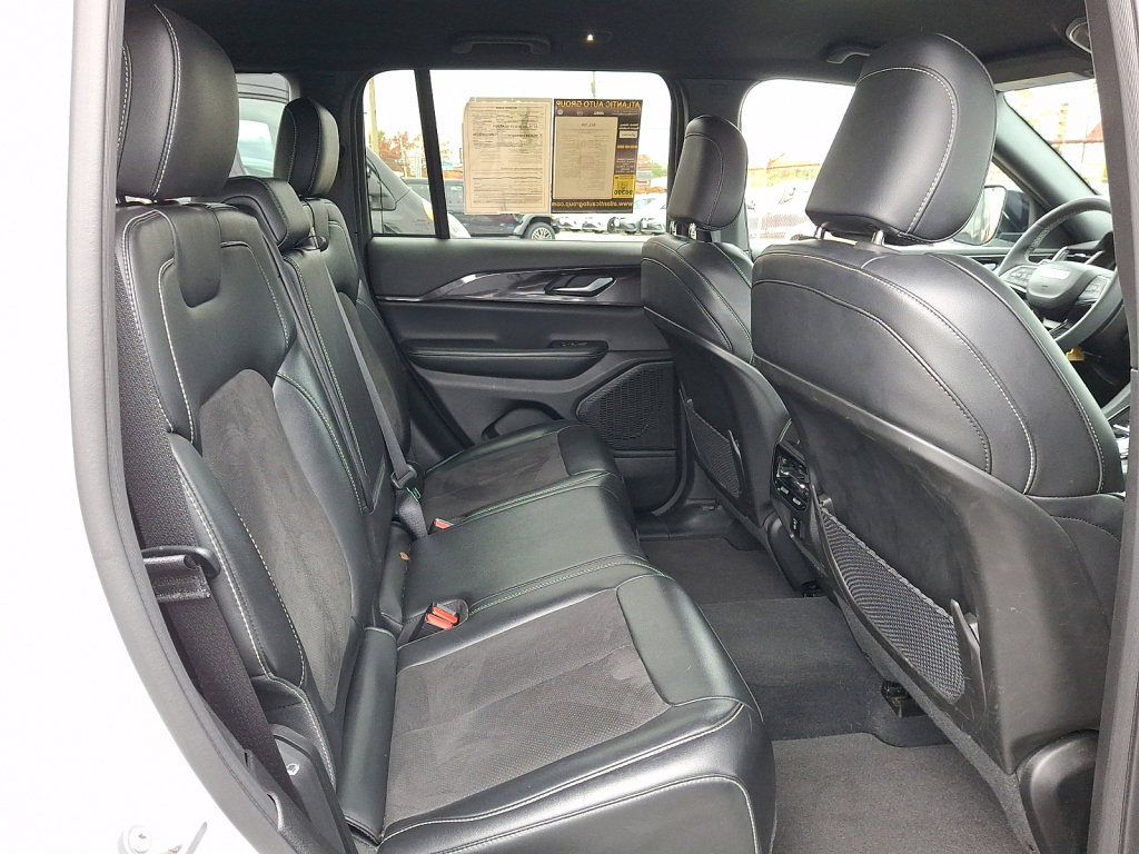 Certified 2023 Jeep Grand Cherokee Altitude AWD/4WD image 14