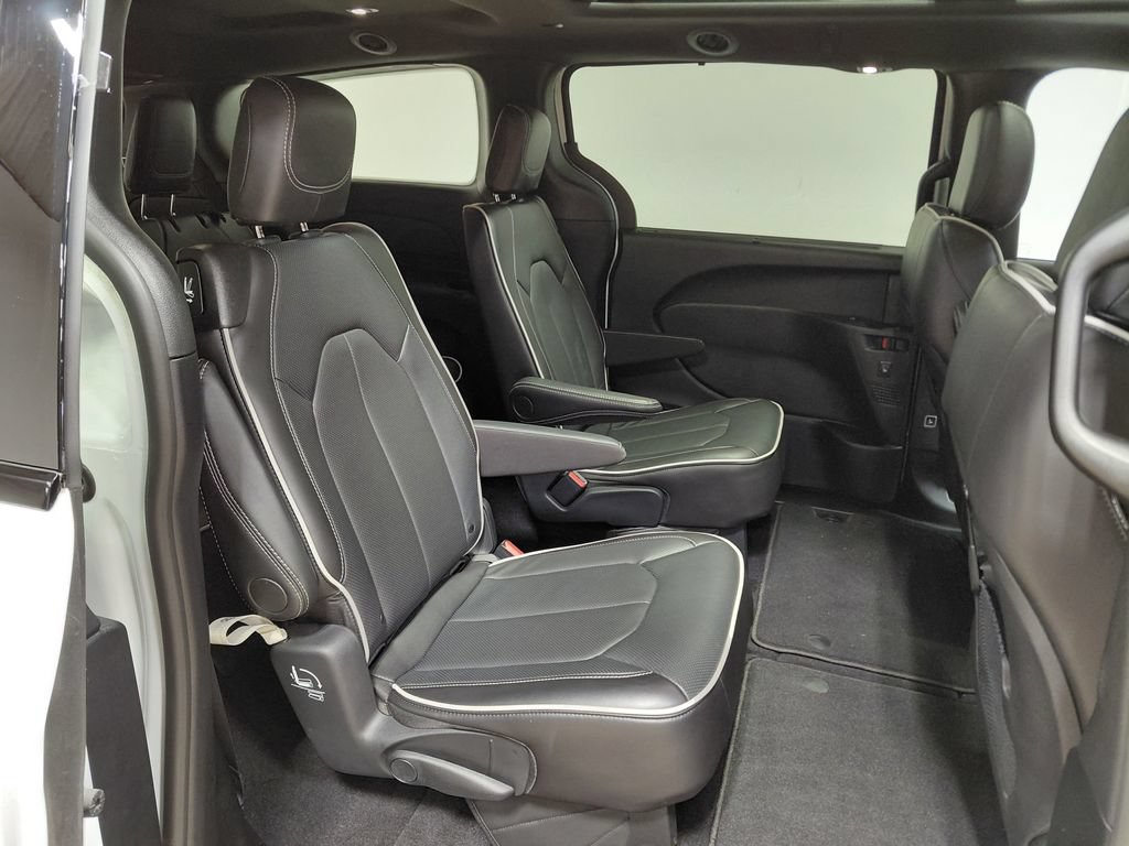 New 2026 Chrysler Pacifica Limited w/ S Appearance Package AWD/4WD image 44