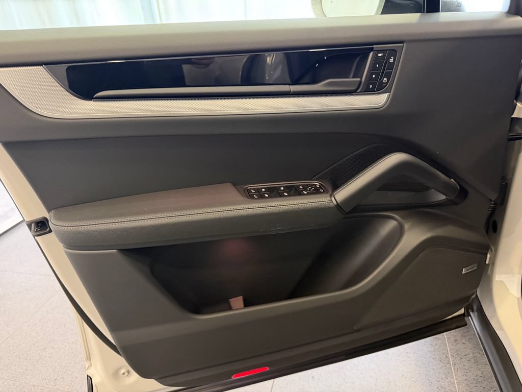 New 2026 Porsche Cayenne S AWD/4WD image 15