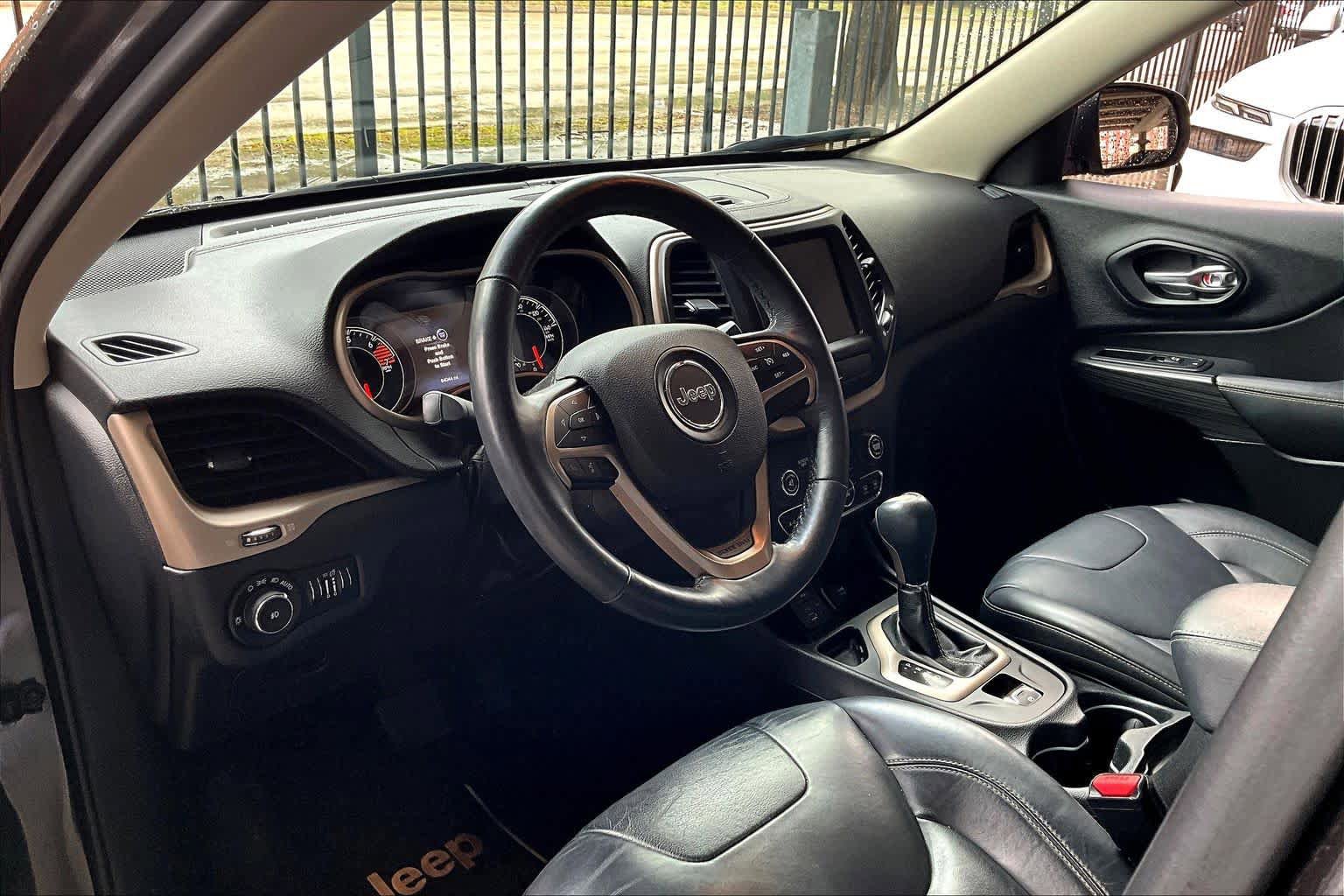 Used 2016 Jeep Cherokee Limited image 17