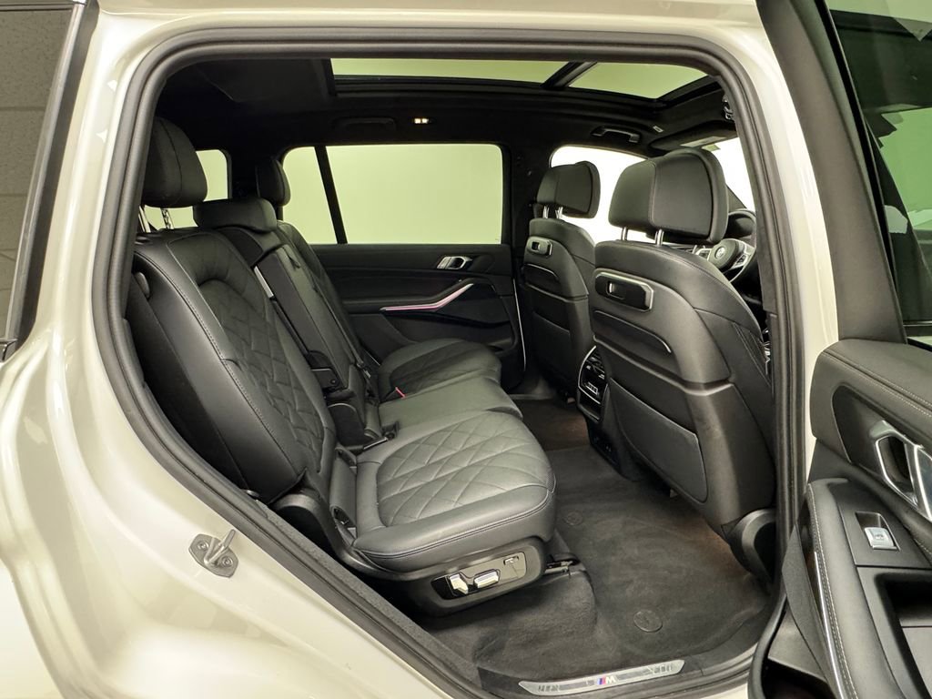 Used 2023 BMW X7 xDrive40i w/ M Sport Package image 17
