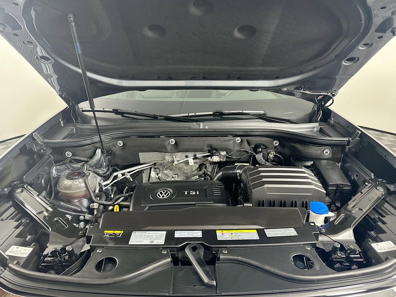 Used 2022 Volkswagen Atlas SE w/ Black Wheel Package image 19