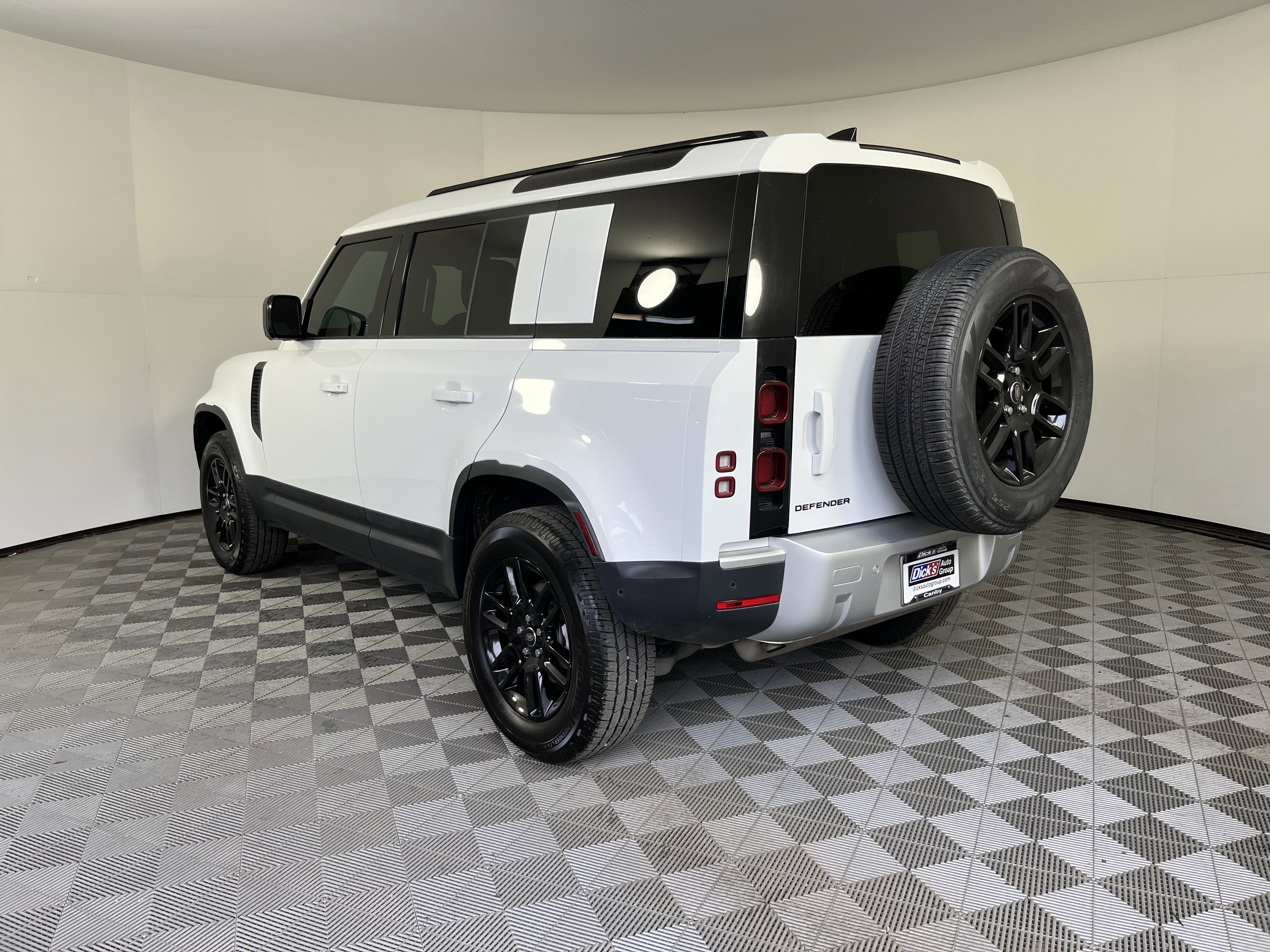 Used 2025 Land Rover Defender 110 S AWD/4WD image 3