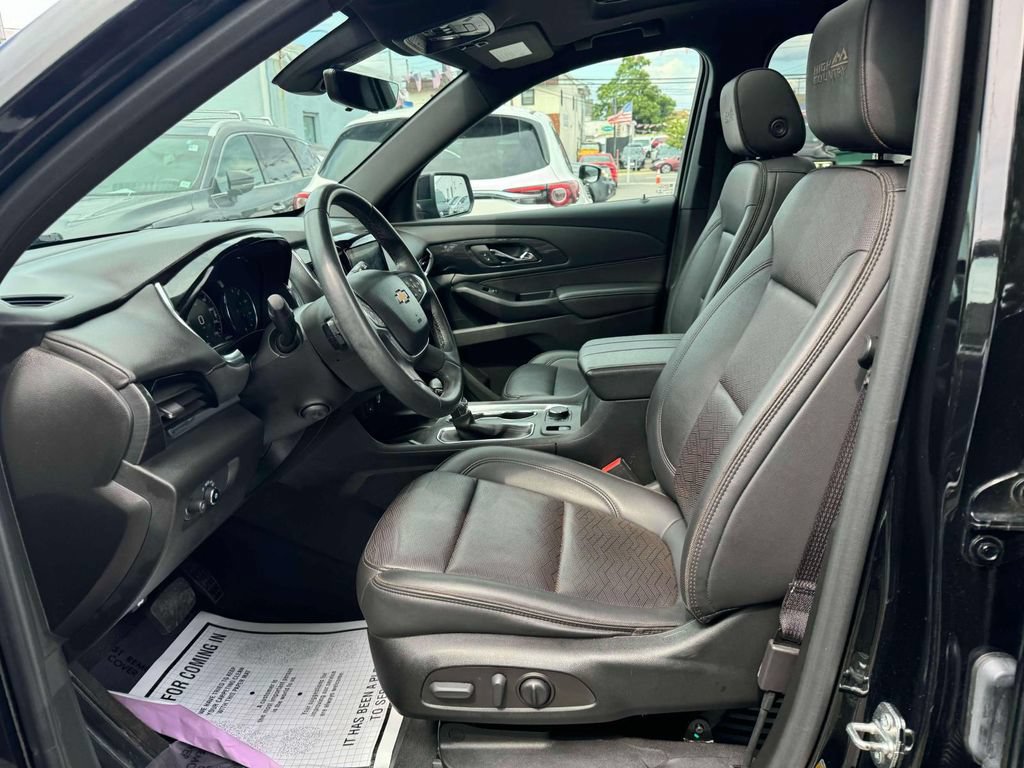 Used 2023 Chevrolet Traverse High Country AWD/4WD image 17