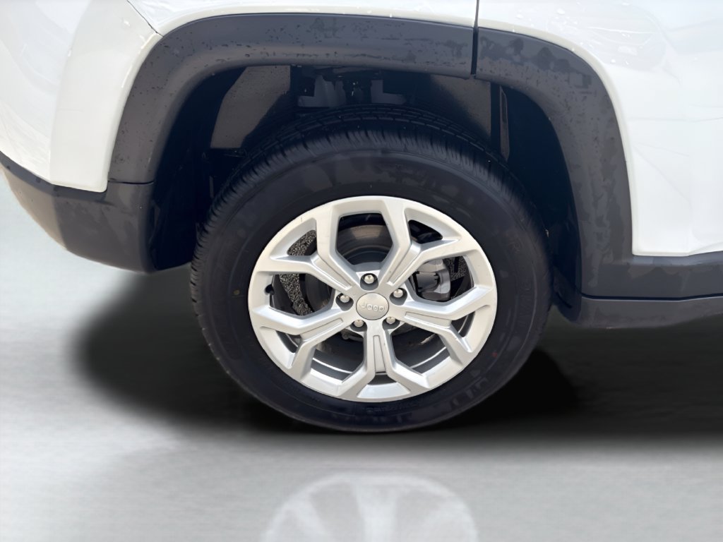 Used 2024 Jeep Compass Latitude AWD/4WD image 5