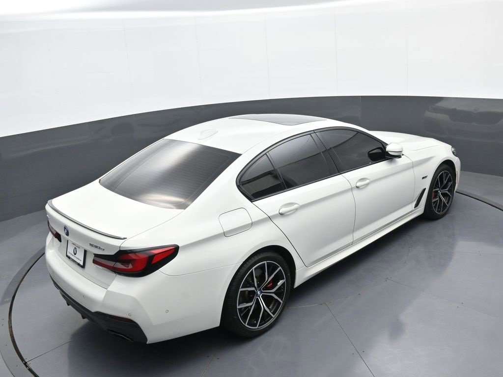 Used 2023 BMW 530e xDrive w/ Premium Package image 37