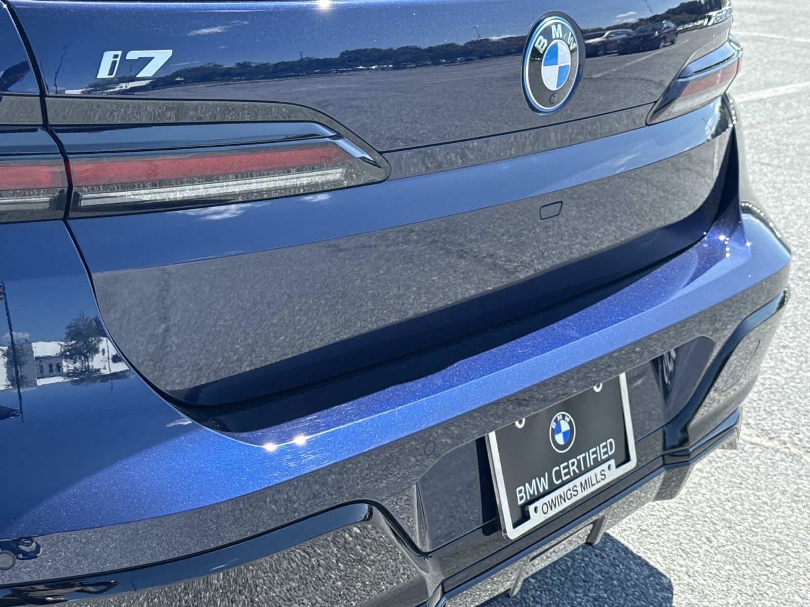 Used 2023 BMW i7 xDrive60 AWD/4WD image 11