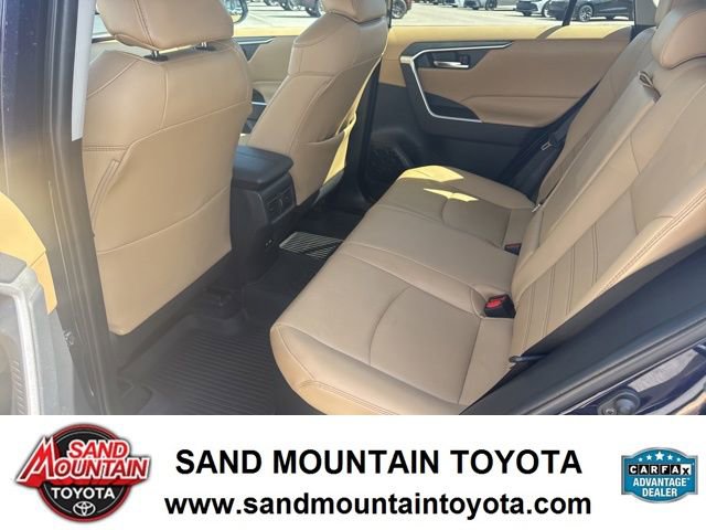 Used 2021 Toyota RAV4 XLE Premium image 14