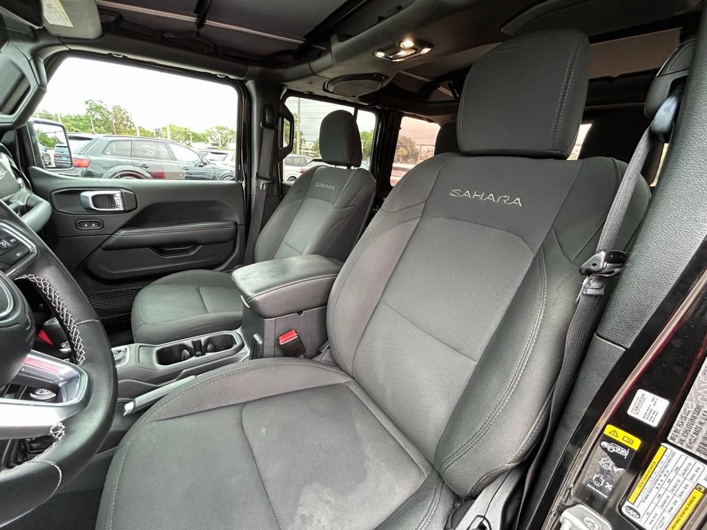 Used 2022 Jeep Wrangler Unlimited Sahara AWD/4WD image 17